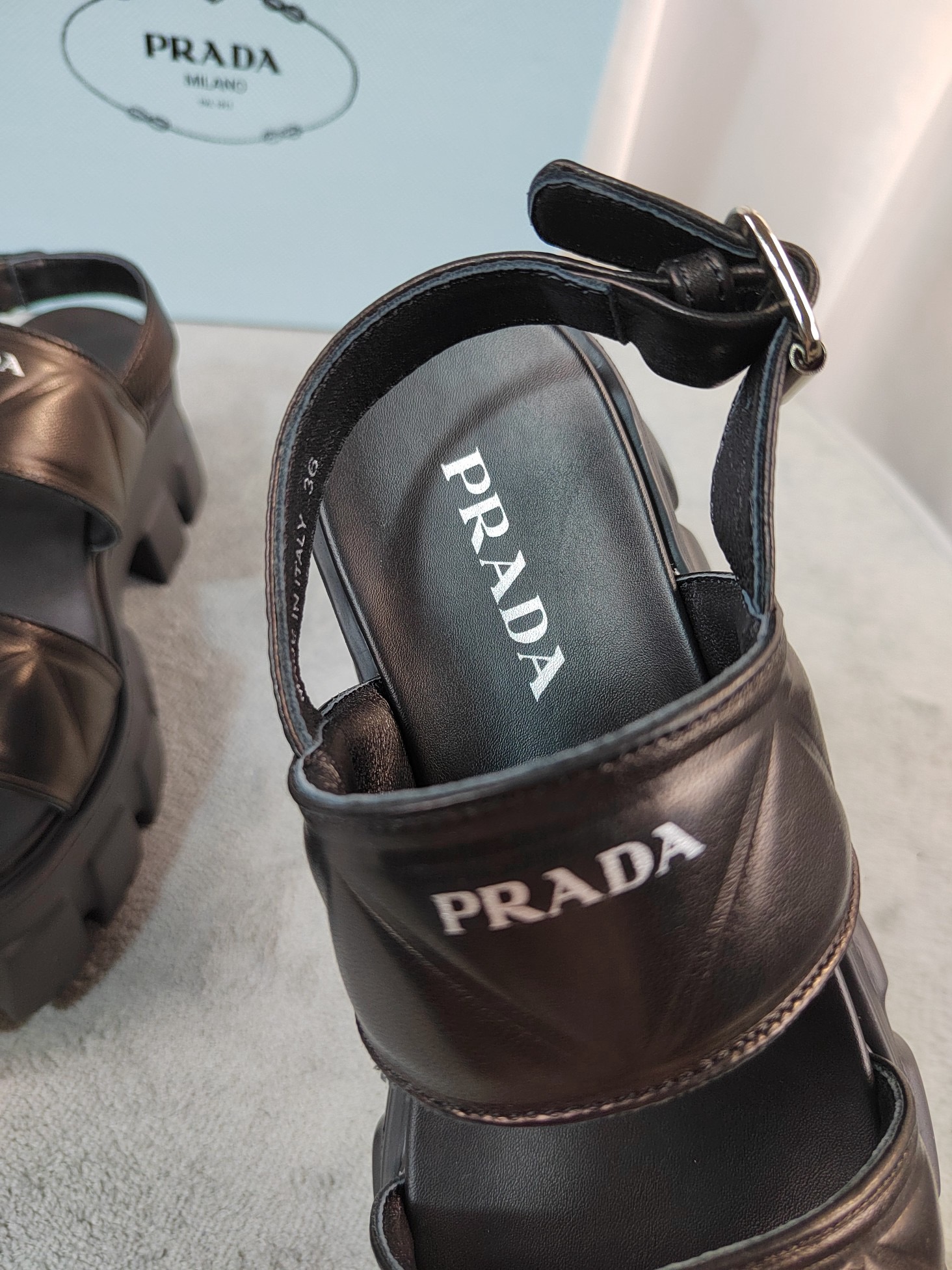 Women Top Quality P*rada shoes