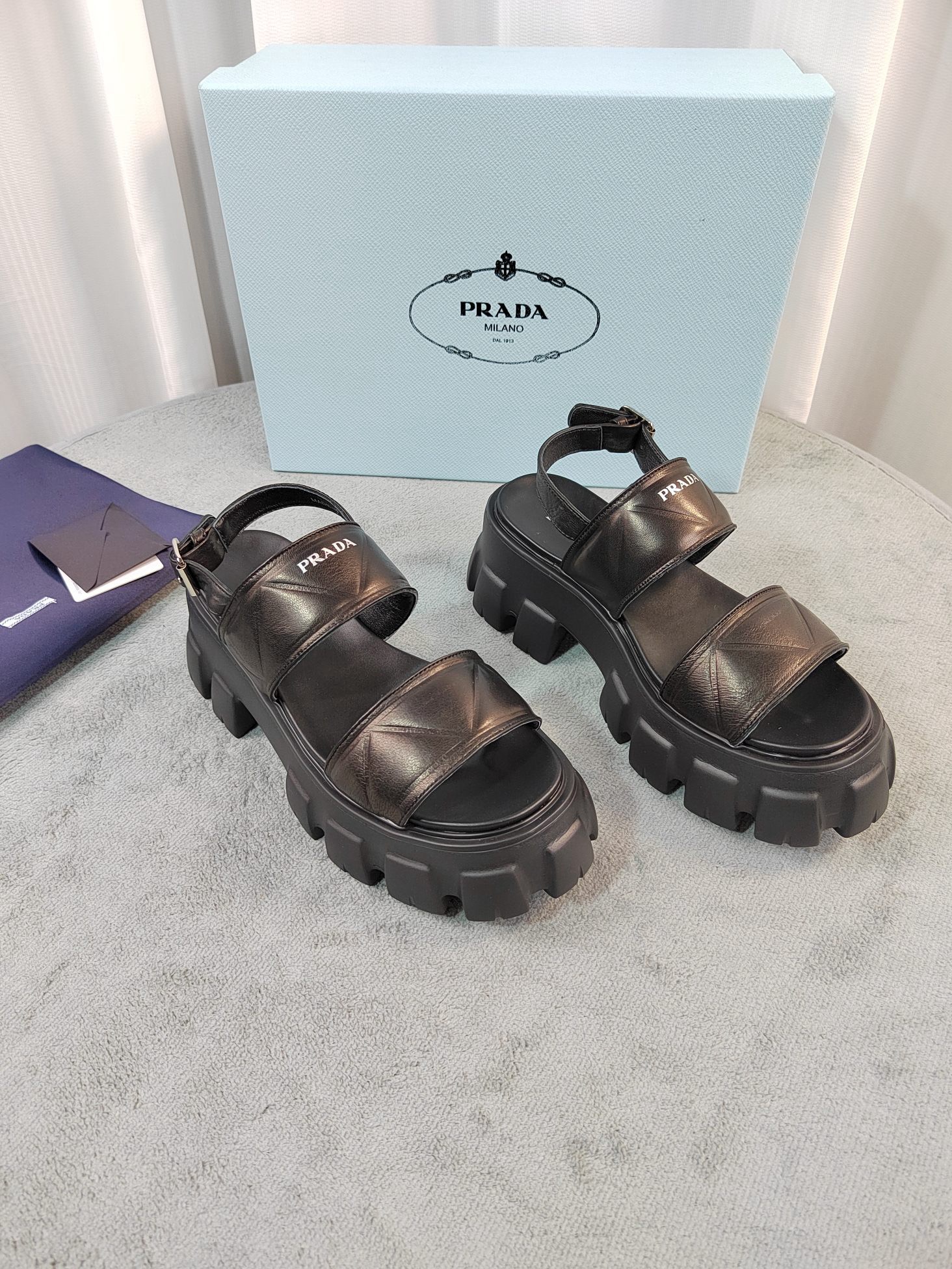 Women Top Quality P*rada shoes