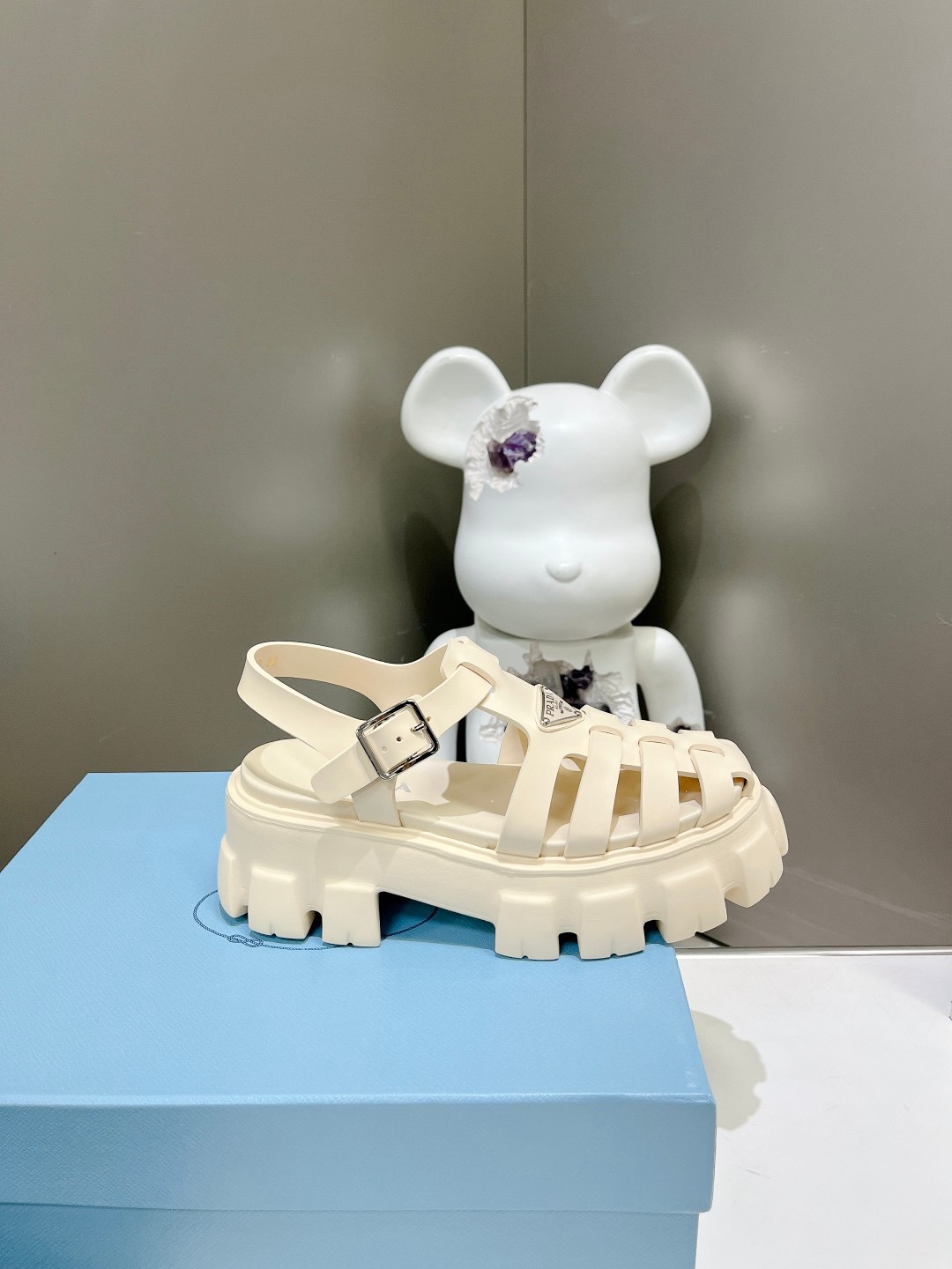 Women Top Quality P*rada shoes