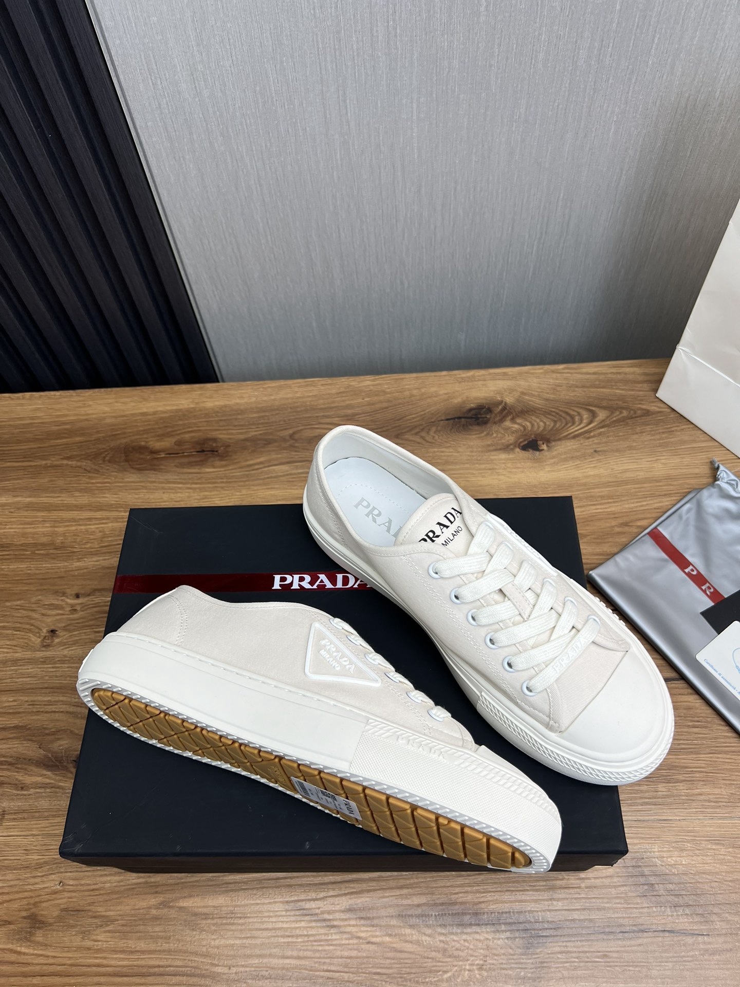 Women Men Top Quality P*rada shoes