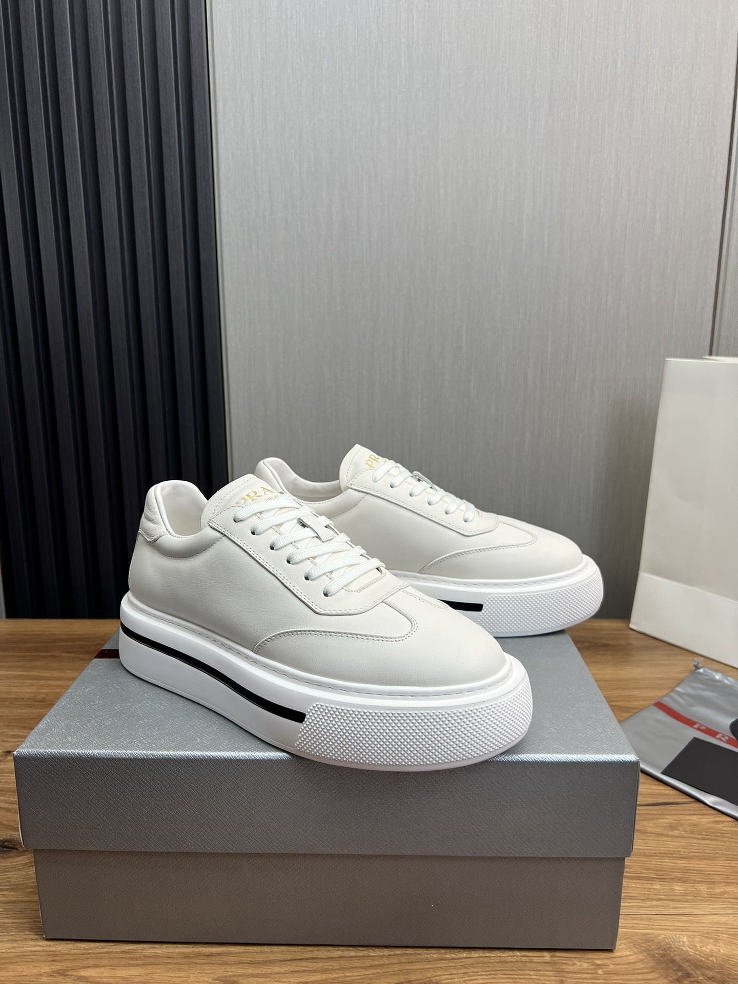 Women Men Top Quality P*rada shoes