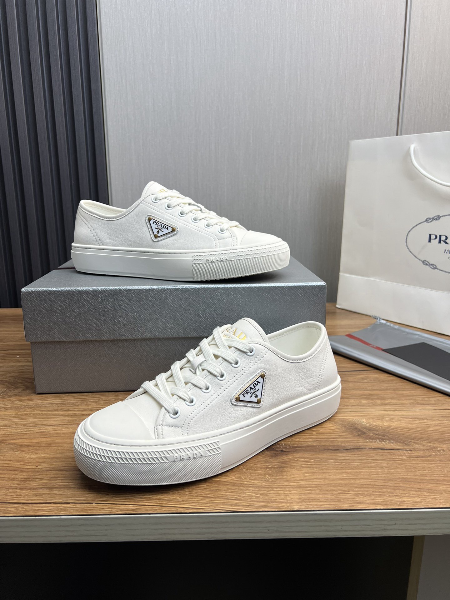 Women Men Top Quality P*rada shoes