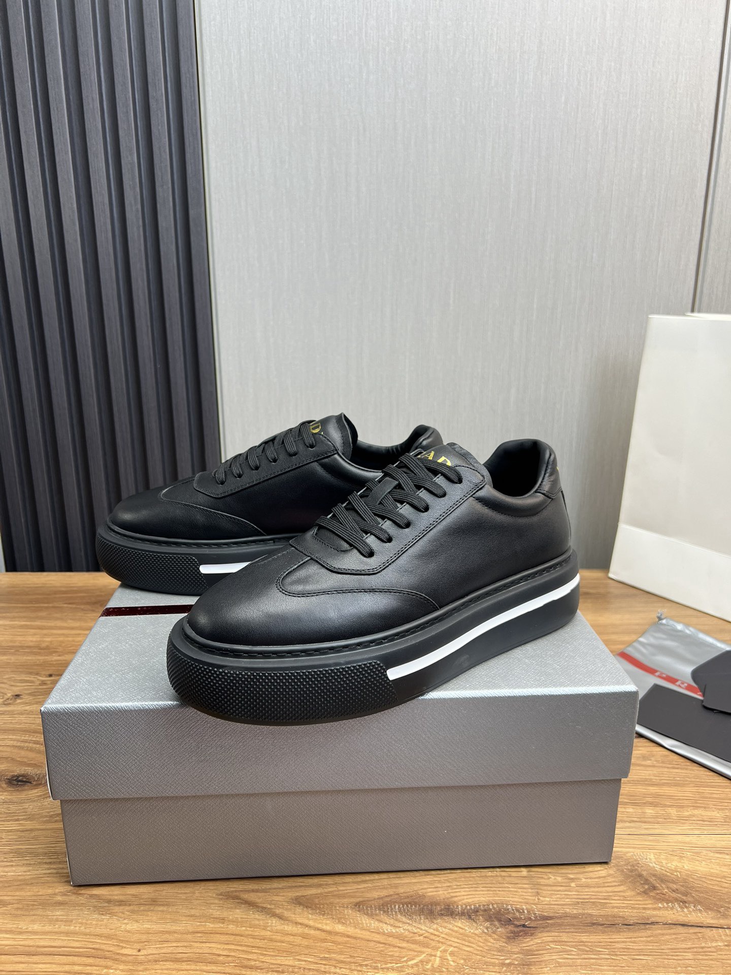 Women Men Top Quality P*rada shoes